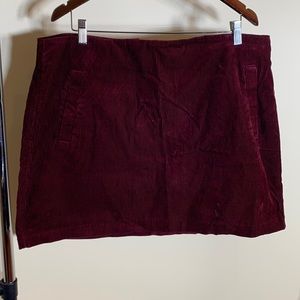NEW LOOK Sz14 mini skirt burgundy corduroy silver zipper in back, slash pockets